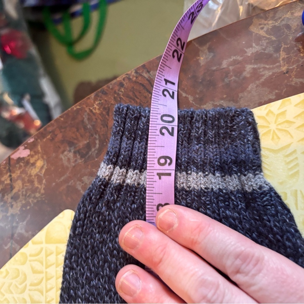 Vintage Men's Blue Sweater with Patterned Stripes - Picture 8 of 8